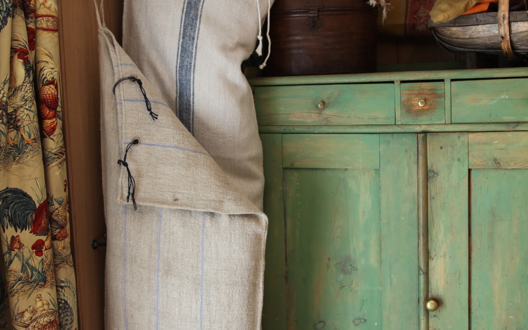 Country-house chic made simple: flour sack pillows